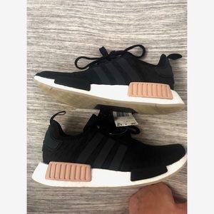 Adidas Women’s Black NMD R1 Size 7